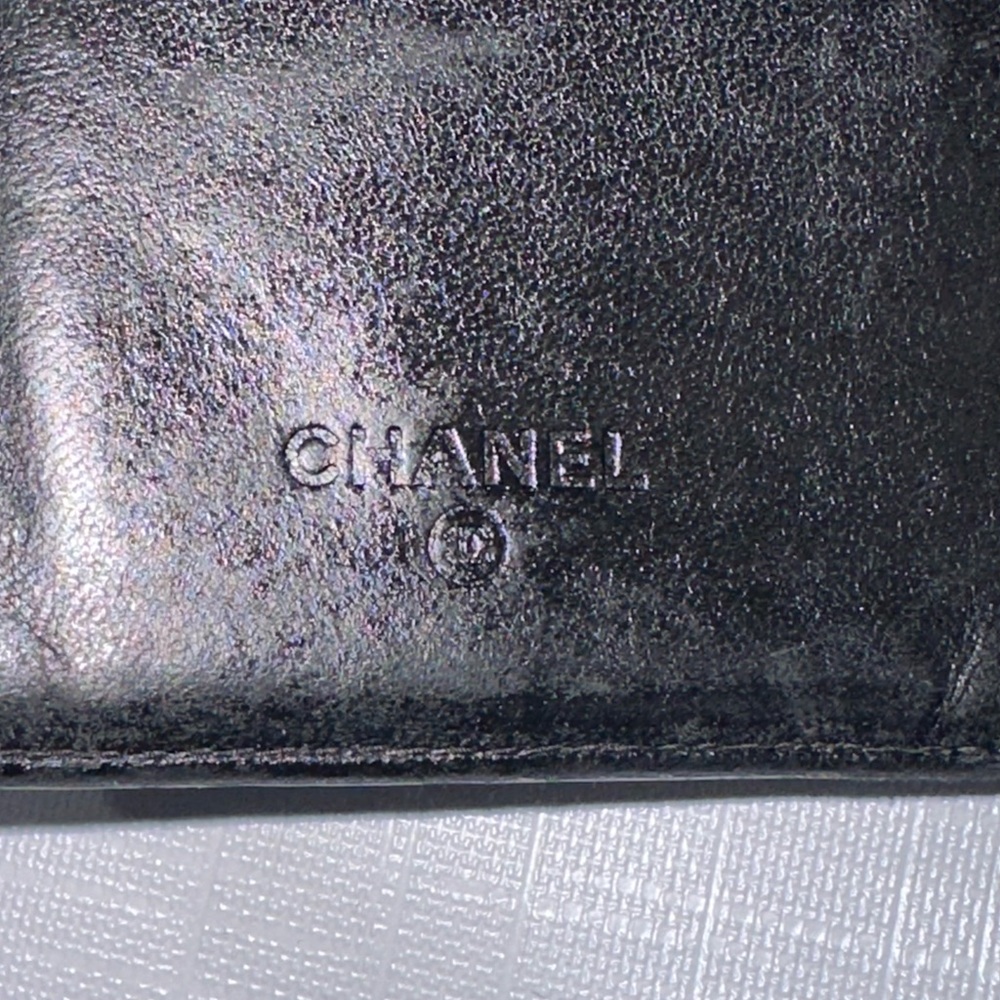 CHANEL Chocolate Bar Wallet - Picture 4 of 11